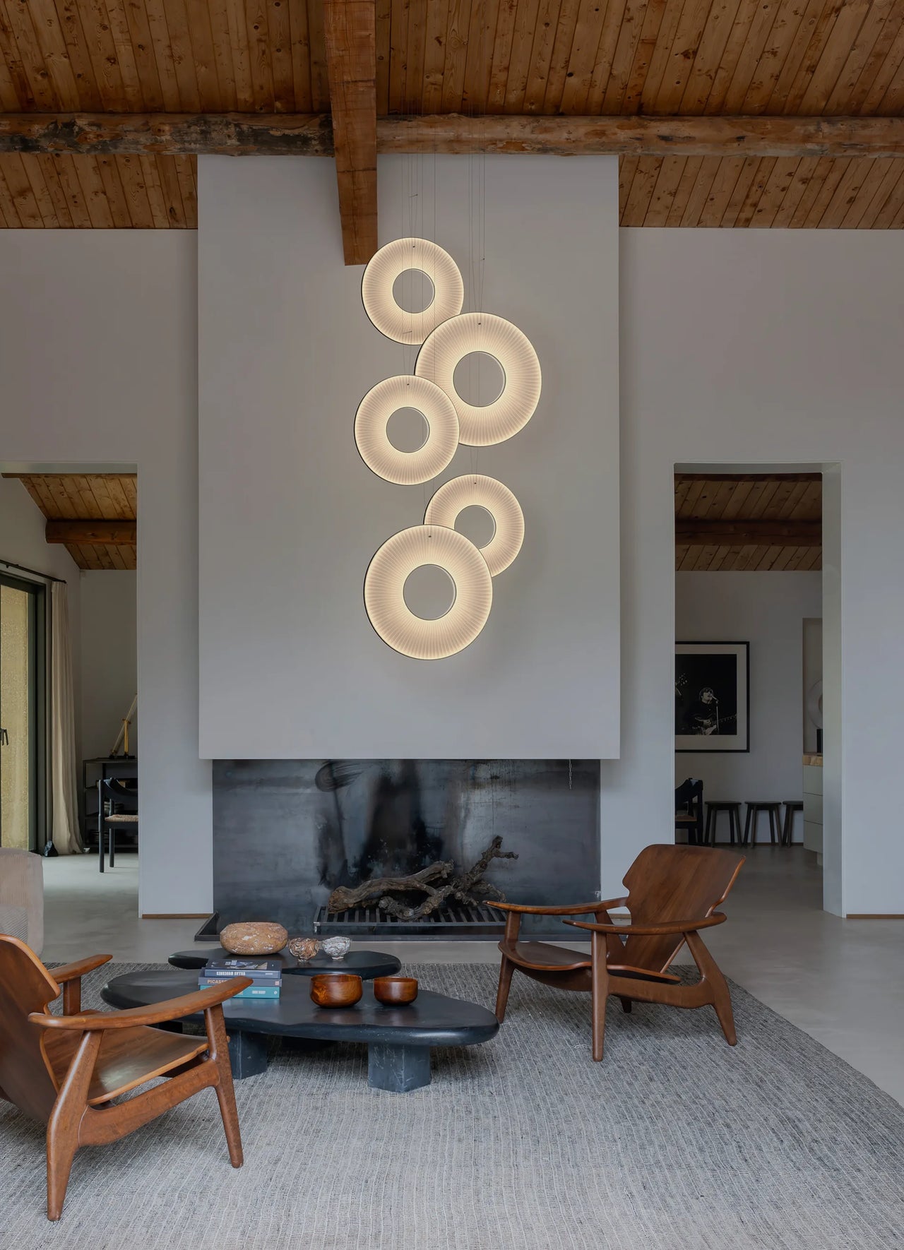 Iris Pendant Vertical 80