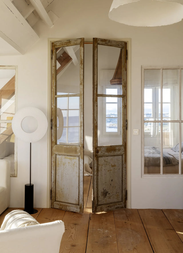 Iris Floor Tripod 60