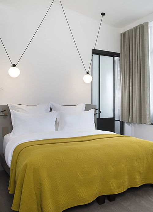 Acrobate de Gras N°324 - Globe Opalin - dcw-editions-prod - 1